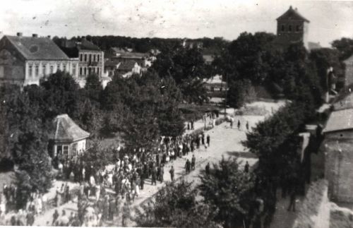 Pl.Grunwaldzki 1948 Budka Piwna a po lewj obecnie fontanna