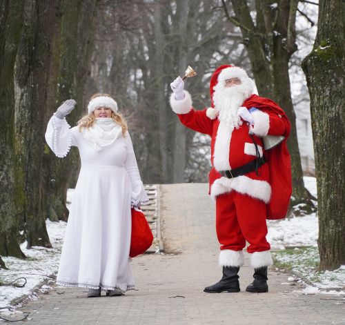 Mikołaj i Śnieżynka z wizytą w Giżycku_fot. J.Maciejewska-Kucfir UM Giżycko