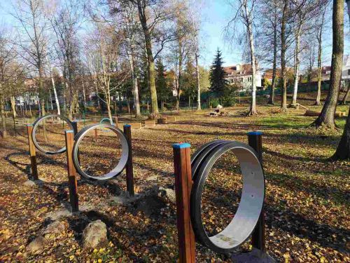 Park przy Gdańskiej "Małpi Gaj" - elementy rekreacyjne
